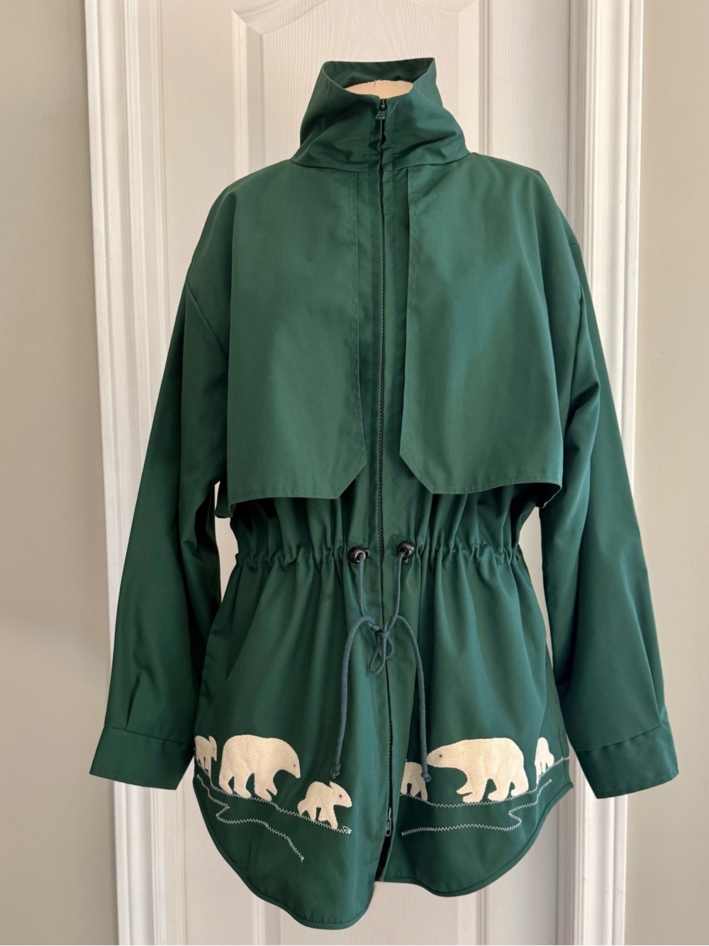 VTG YELLOWKNIFE NWT Forest Green Drawstring Anorak Jacket Polar Bear Detail
